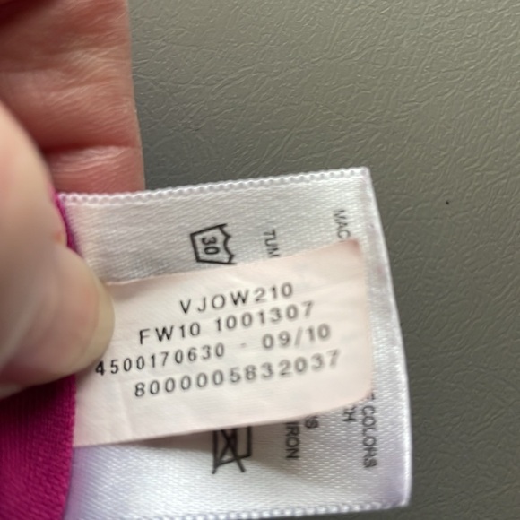 Under Armour HeatGear T-Shirt –color Pink, Medium - Picture 8 of 10